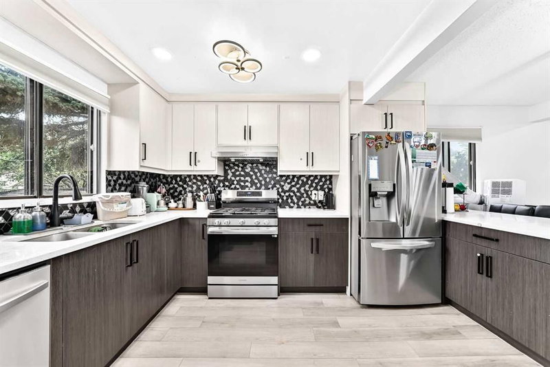 60 Falmere Court NE, Falconridge — interior photo 6