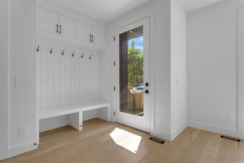 518 22 Avenue NW, Mount Pleasant — interior photo
