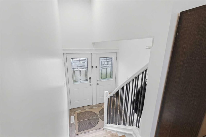 20 Maple Court Crescent SE