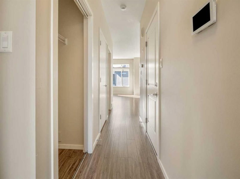4 - 450 Highlands Boulevard W