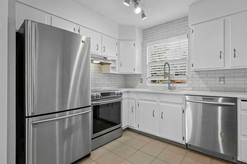 34 - 330 Canterbury Drive SW