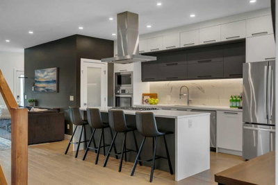 2327B Osborne Crescent SW