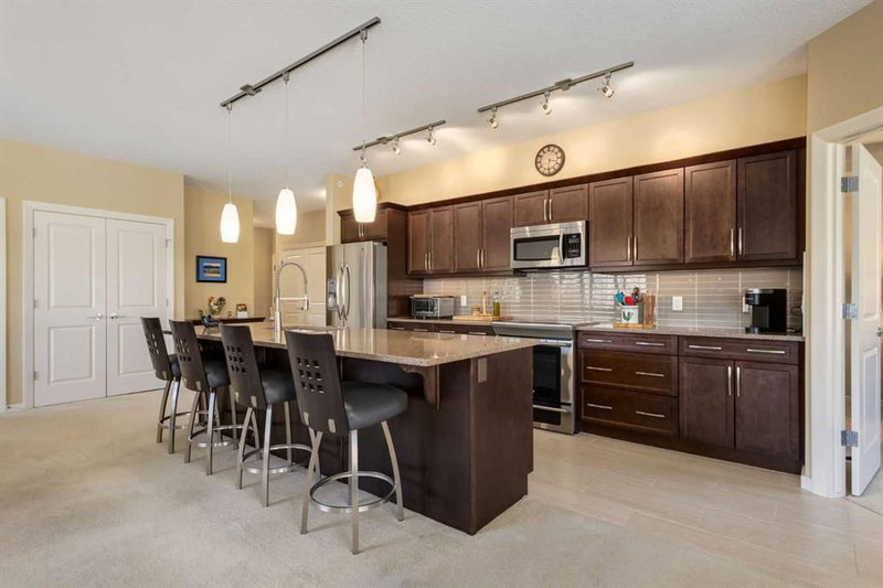 204 - 103 Valley Ridge Manor NW