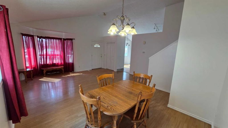 155 Applefield Close SE, Applewood Park — interior photo