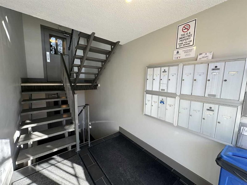 204, 1534 15 Avenue SW, Sunalta — interior photo