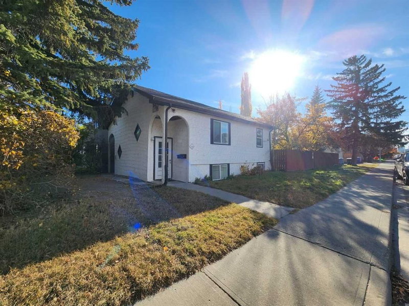 239 30 Avenue NW — listing photo