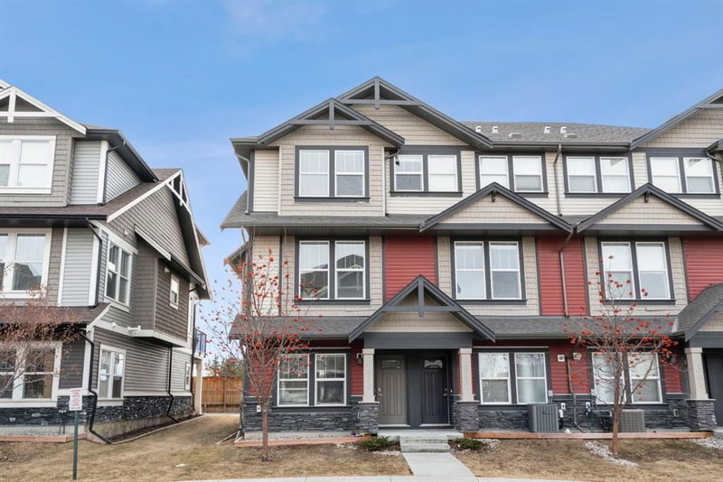 2001 - 280 Williamstown Close NW