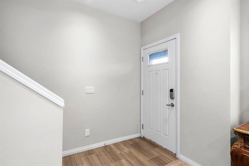 2001 - 280 Williamstown Close NW