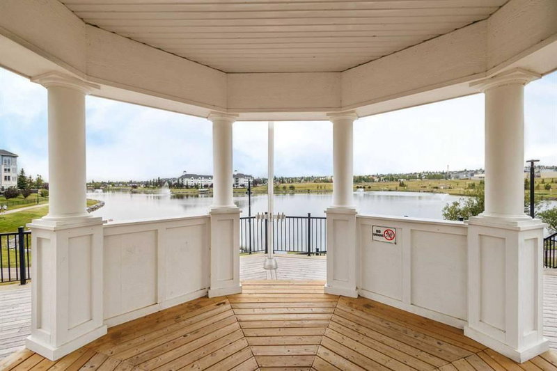 4301 - 31 Country Village Manor NE
