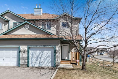 27 - 156 Canoe Drive SW