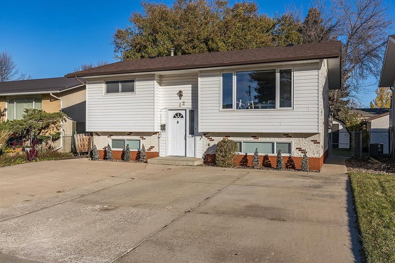 22 Hamilton Court NE