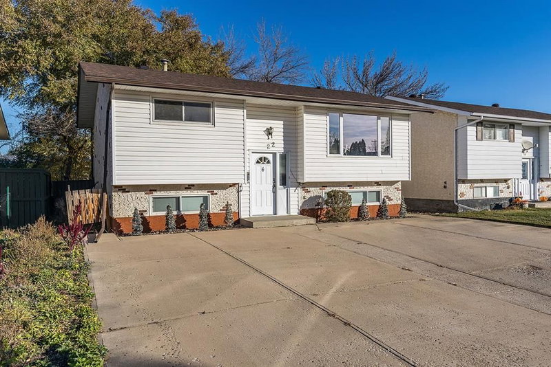 22 Hamilton Court NE
