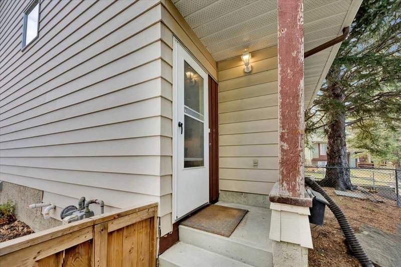 35 Berkley Court NW