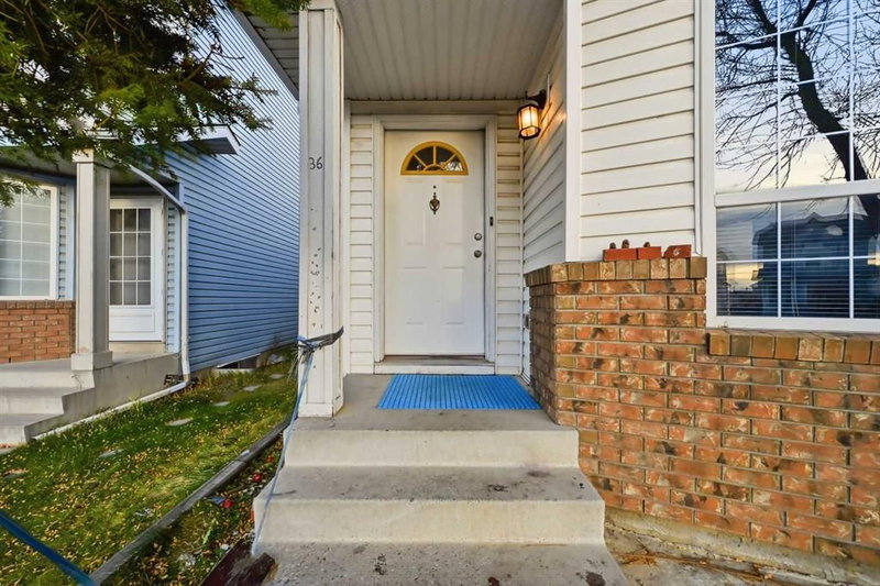 36 Martin Crossing Manor NE