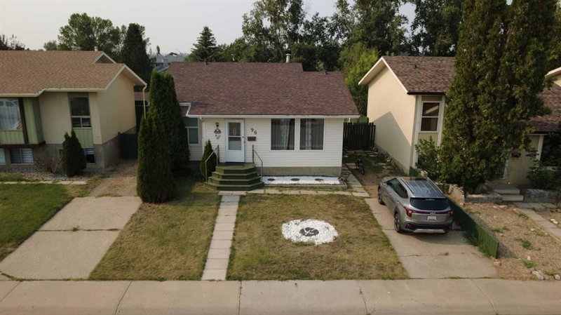 96 Simpson Crescent SE