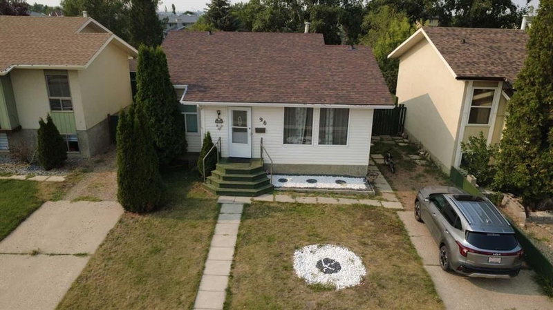 96 Simpson Crescent SE