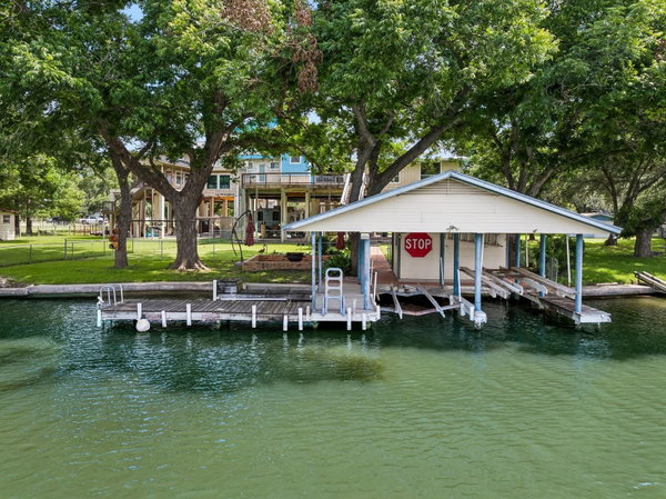 160 Lakeside DR