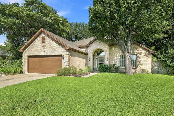 302 N Carriage Hills DR