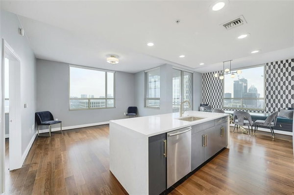 300 Bowie ST