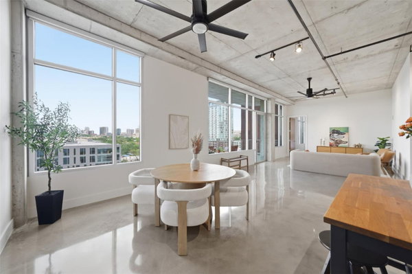 800 W 5th ST