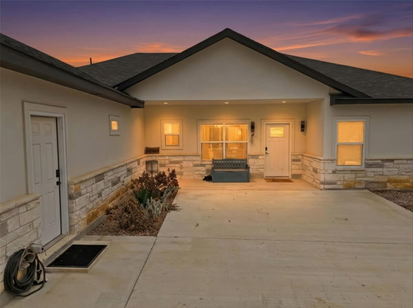 1515 Valley High LN