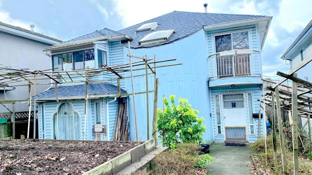 4251 Nanaimo Street