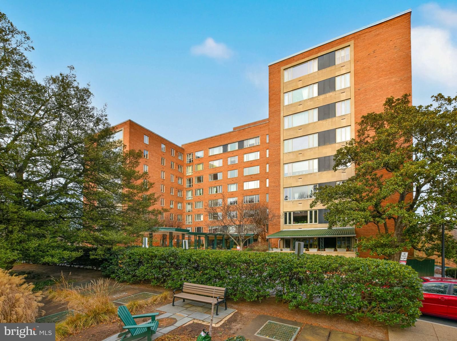 4301 MASSACHUSETTS AVENUE NW #8002 photograph