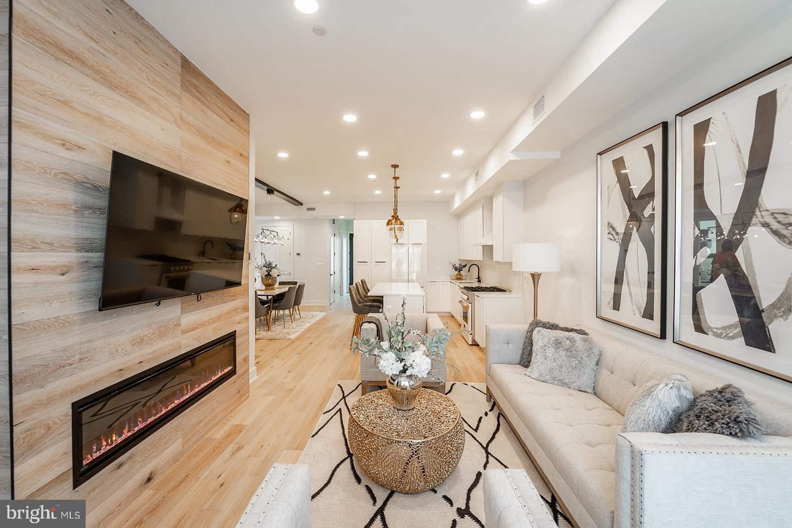1215 HOLBROOK TERRACE NE #2 photograph