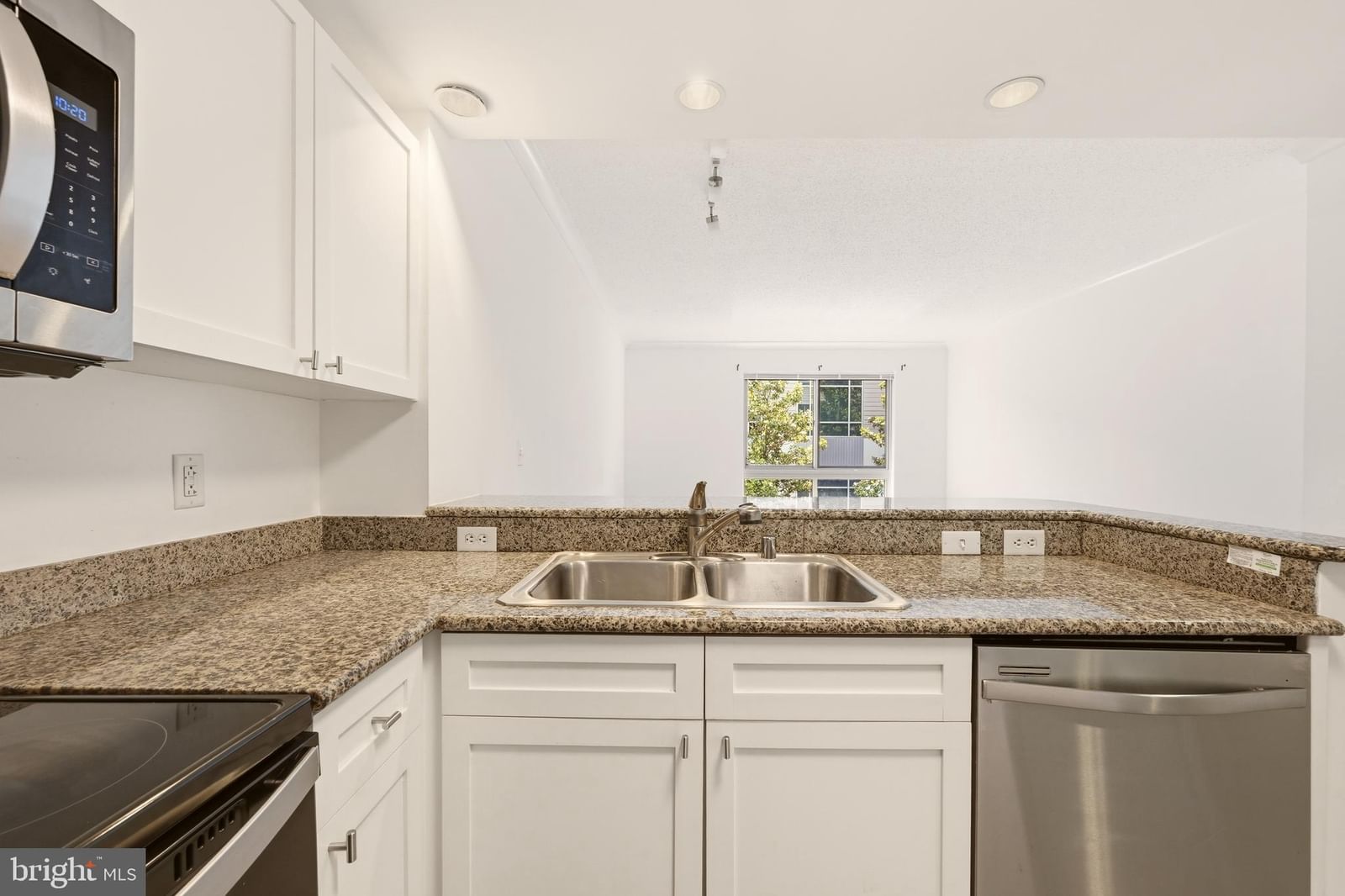 777 7TH STREET NW #1017 photograph