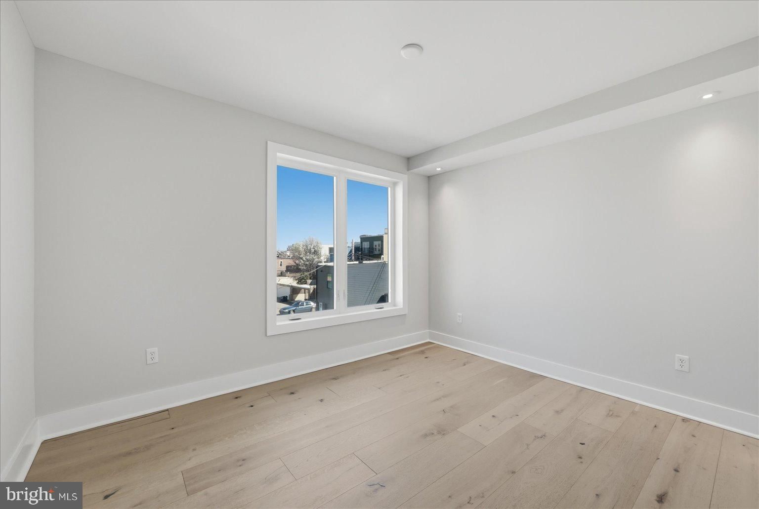 919 12TH STREET NE #303 photograph