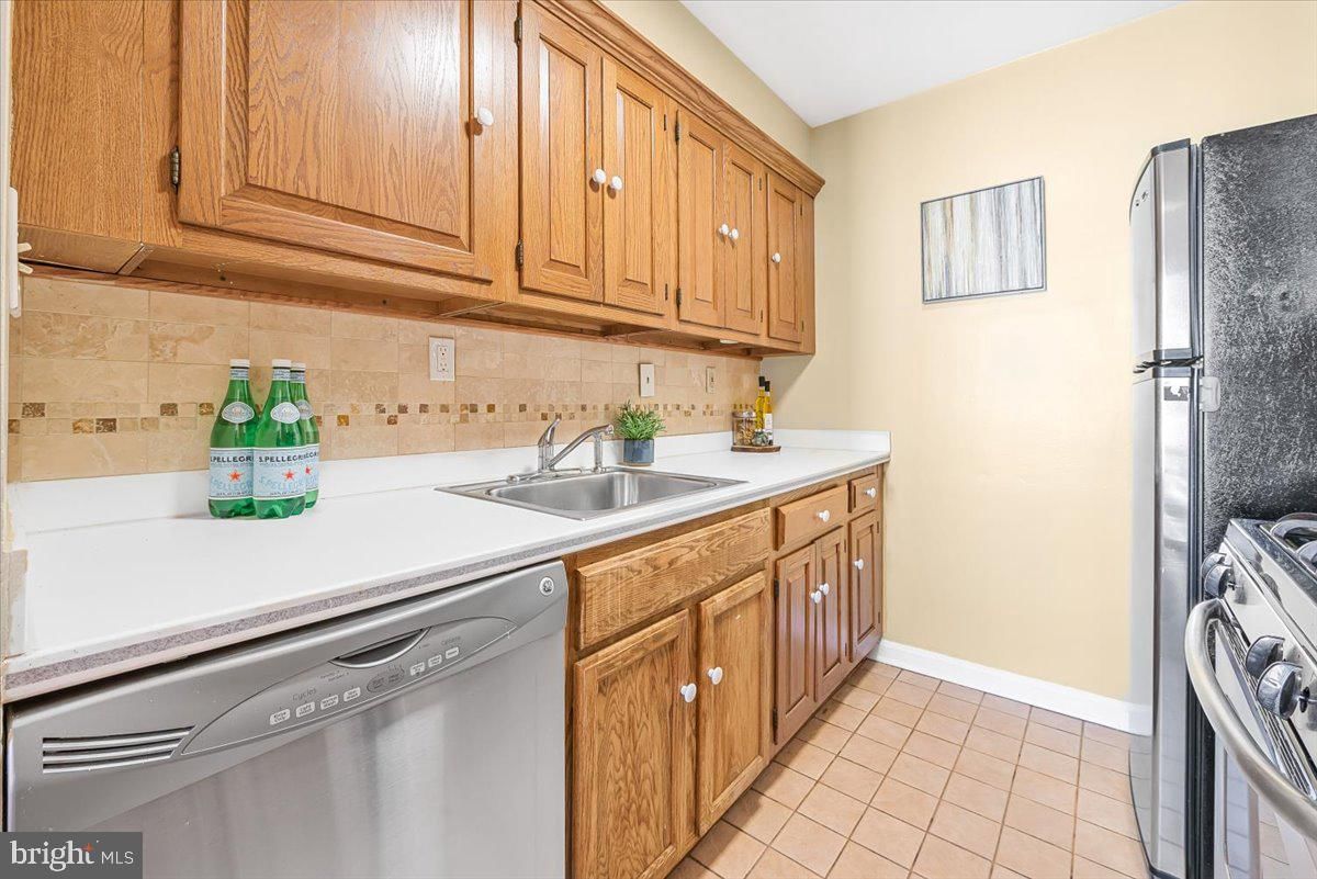 5112 MACARTHUR BOULEVARD NW #110 photograph