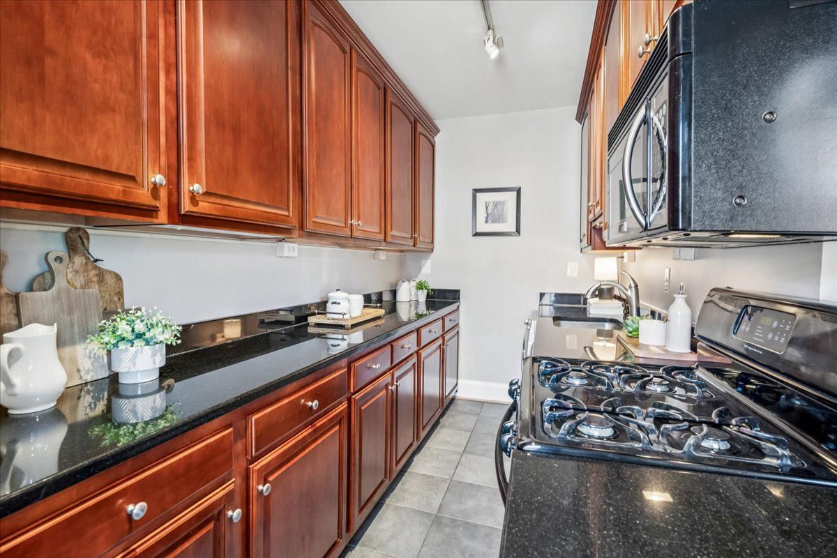 3010 WISCONSIN AVENUE NW #209 photograph