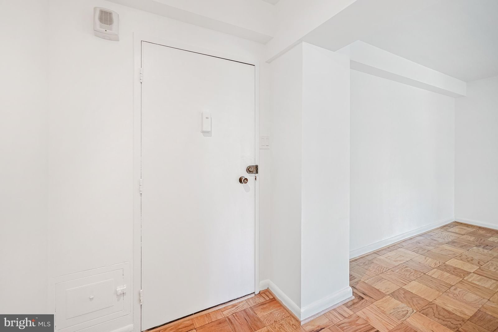 4201 CATHEDRAL AVENUE NW #403E photograph