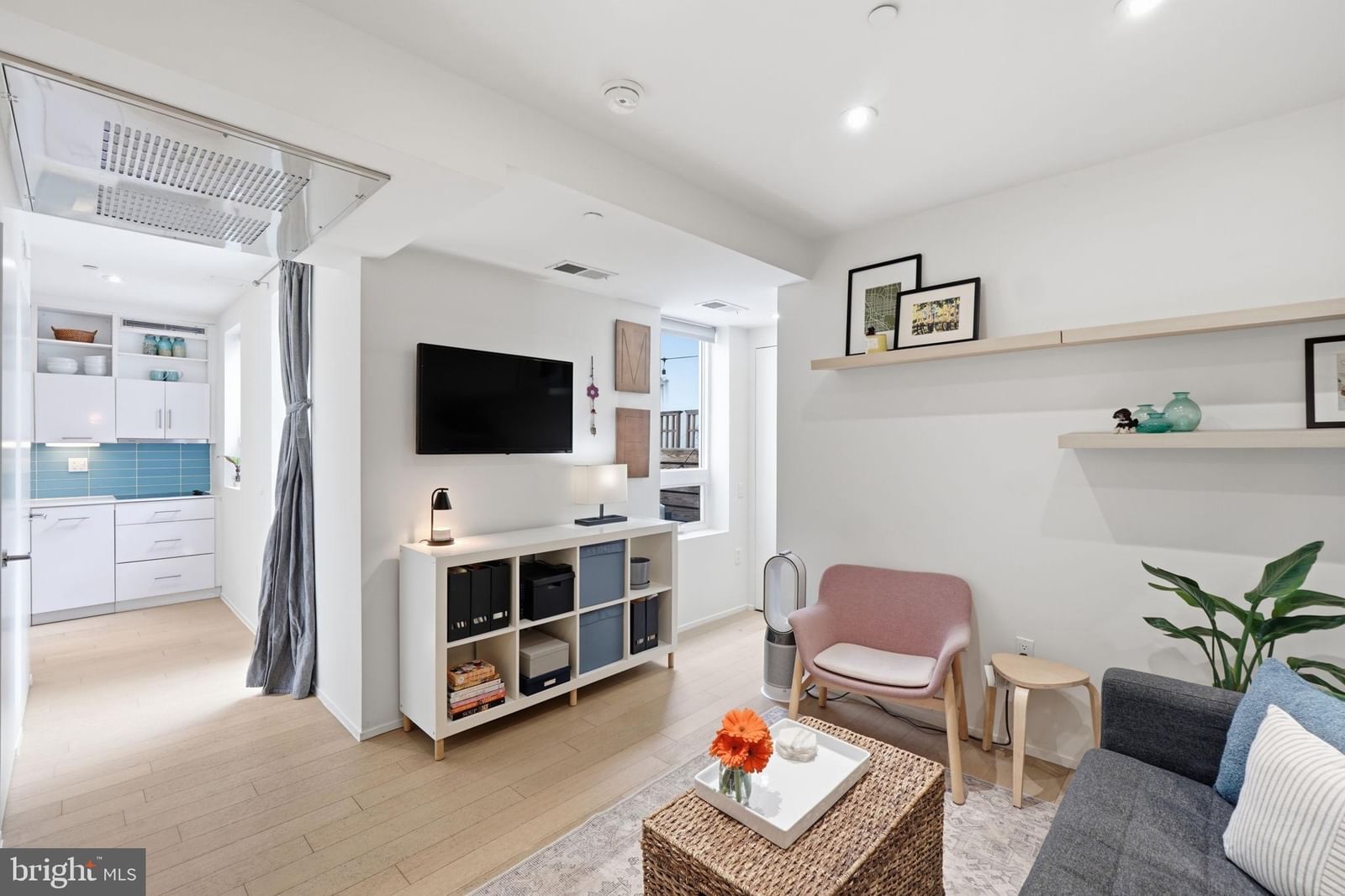 2424 17TH STREET NW #104 photograph