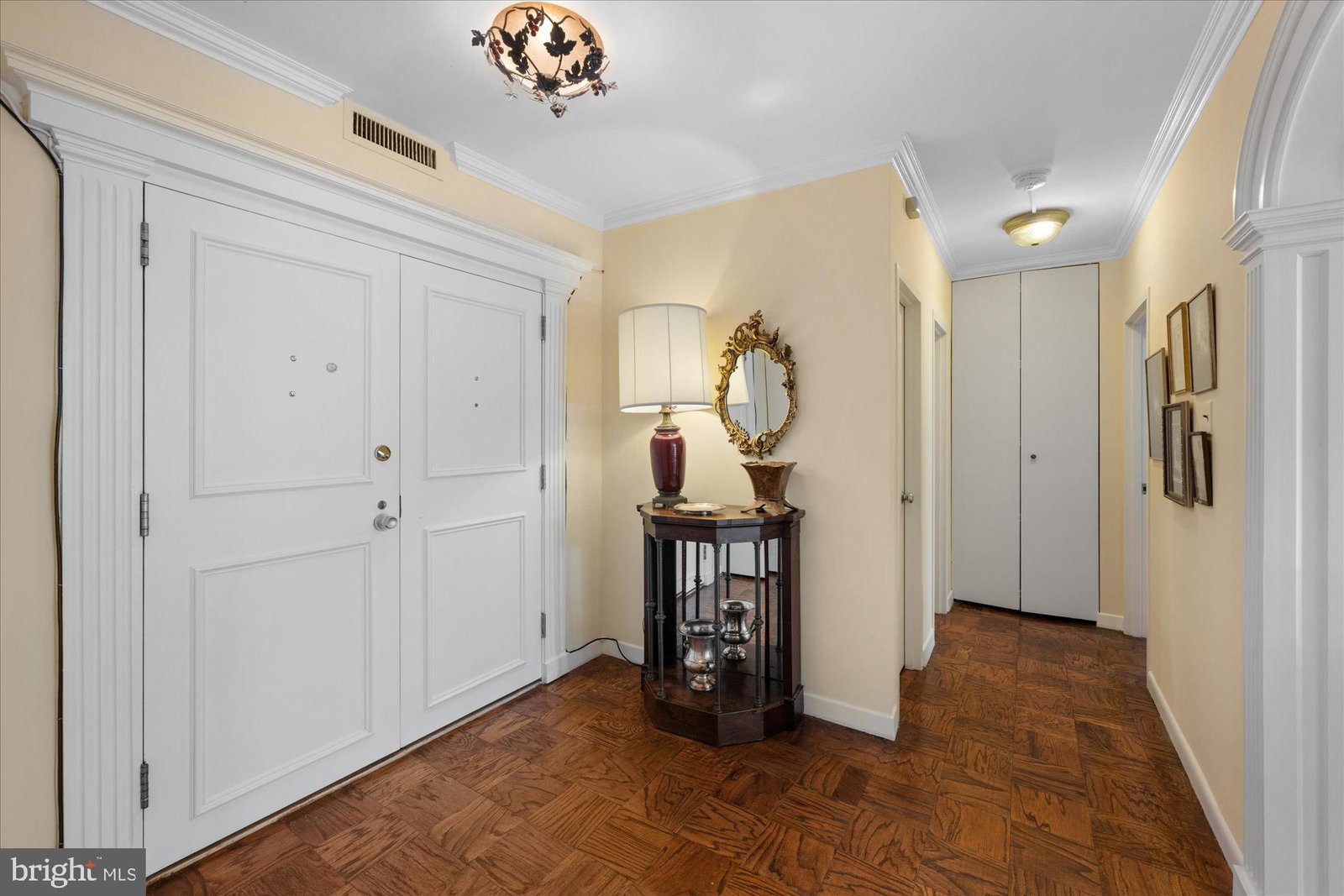 4100 CATHEDRAL AVENUE NW #717 photograph