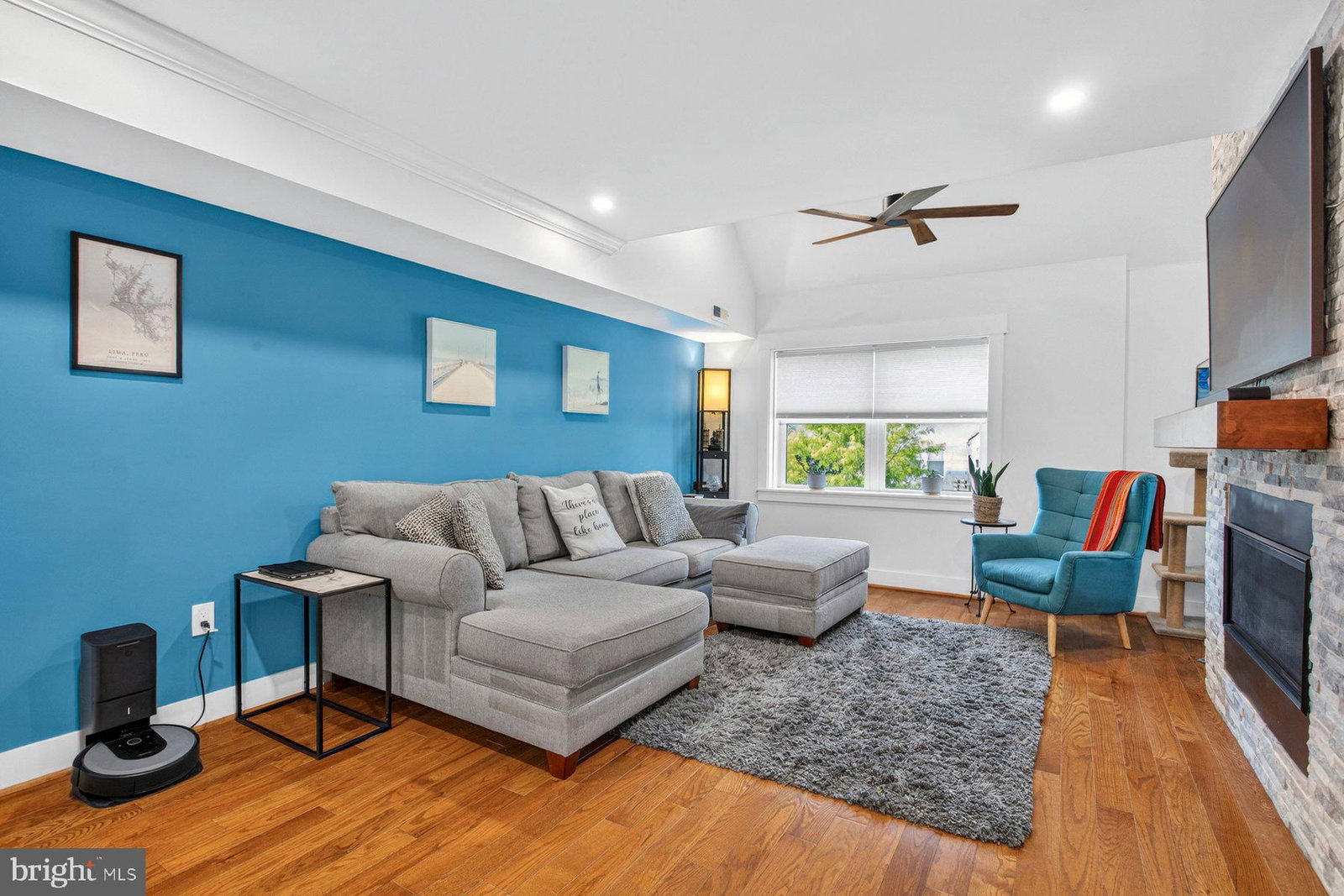1242 MEIGS PLACE NE #4 photograph