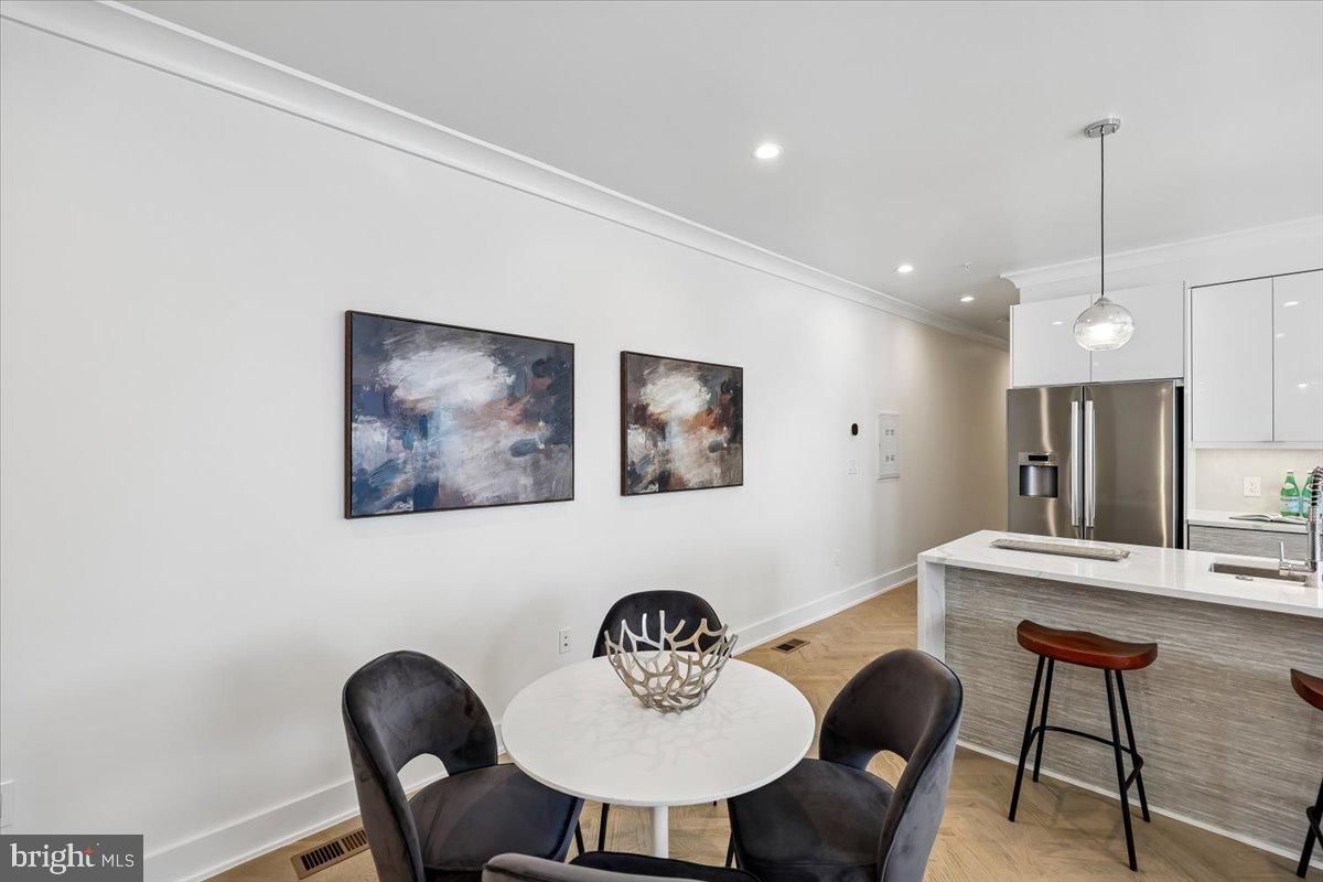 2429 ONTARIO ROAD NW #2 photograph