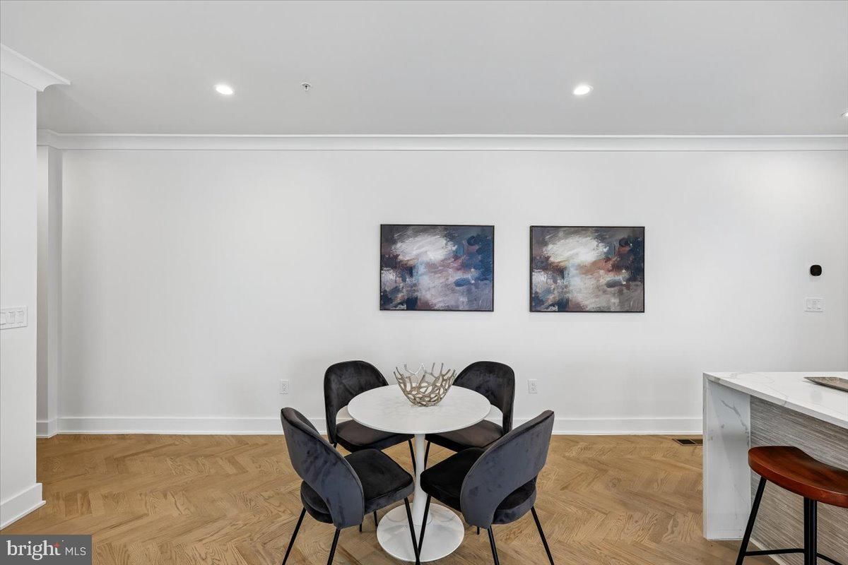 2429 ONTARIO ROAD NW #2 photograph
