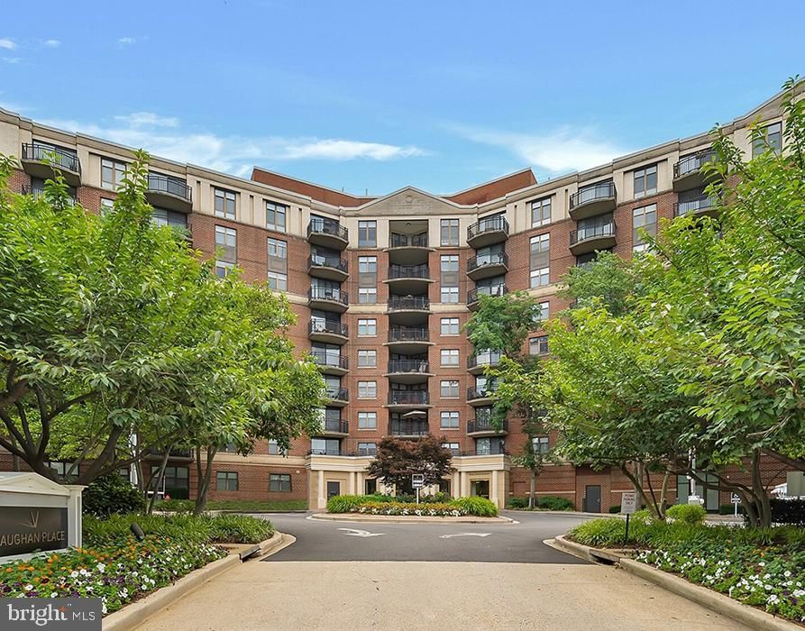 3401 38TH STREET NW #R04-202 photograph