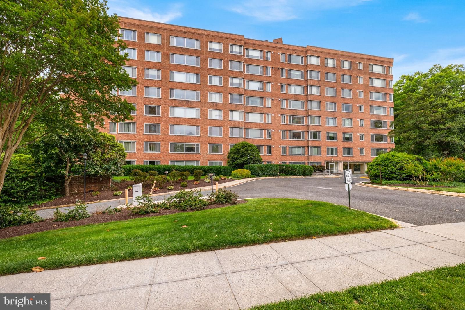 4200 CATHEDRAL AVENUE NW #901 photograph