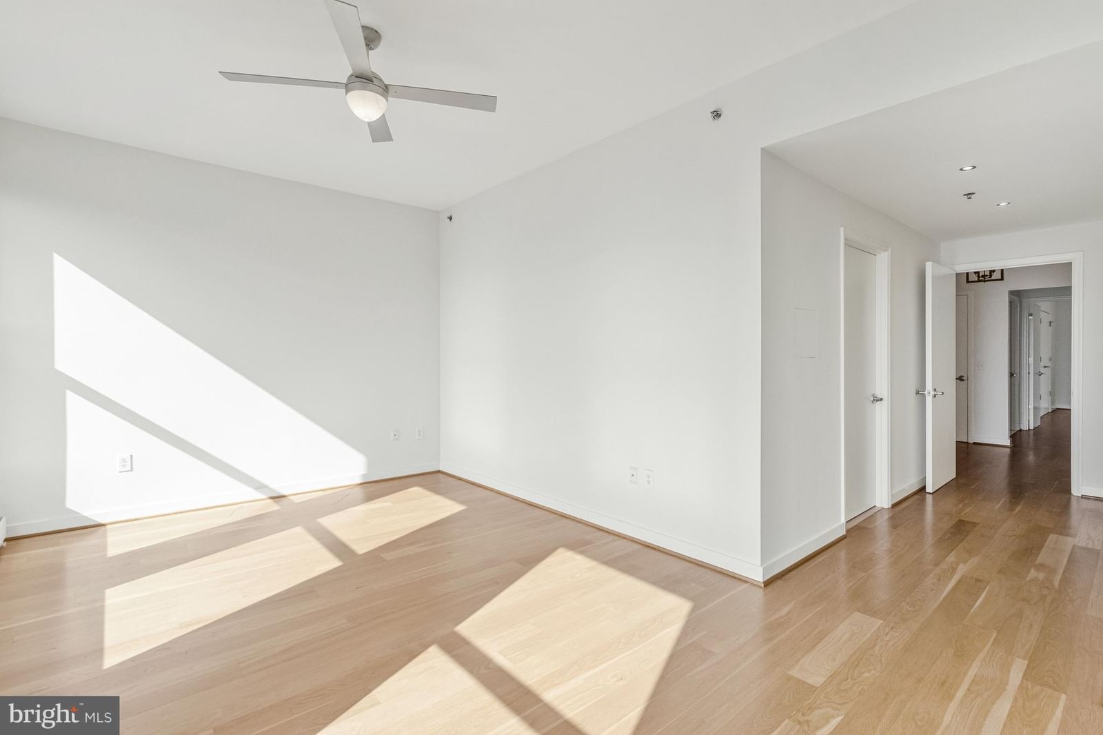 675 E STREET NW #900 photograph
