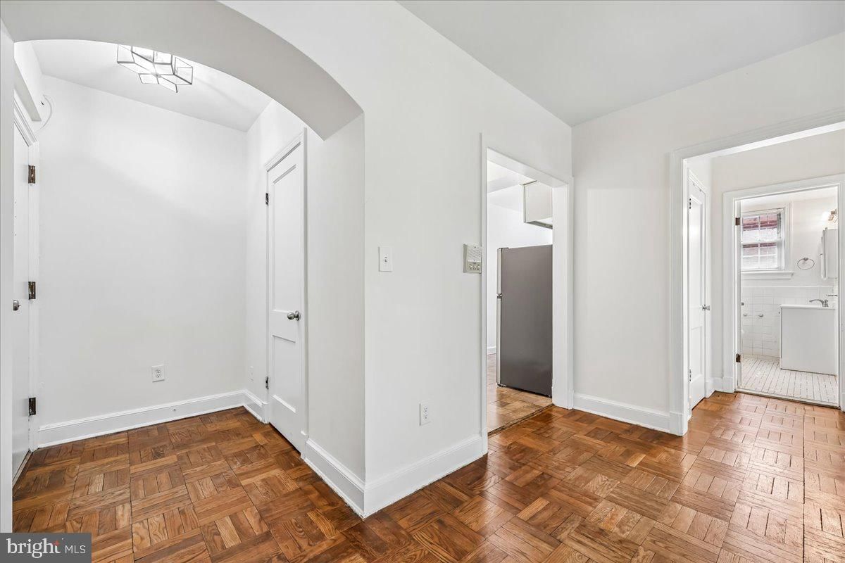 4481 MACARTHUR BOULEVARD NW #204 photograph
