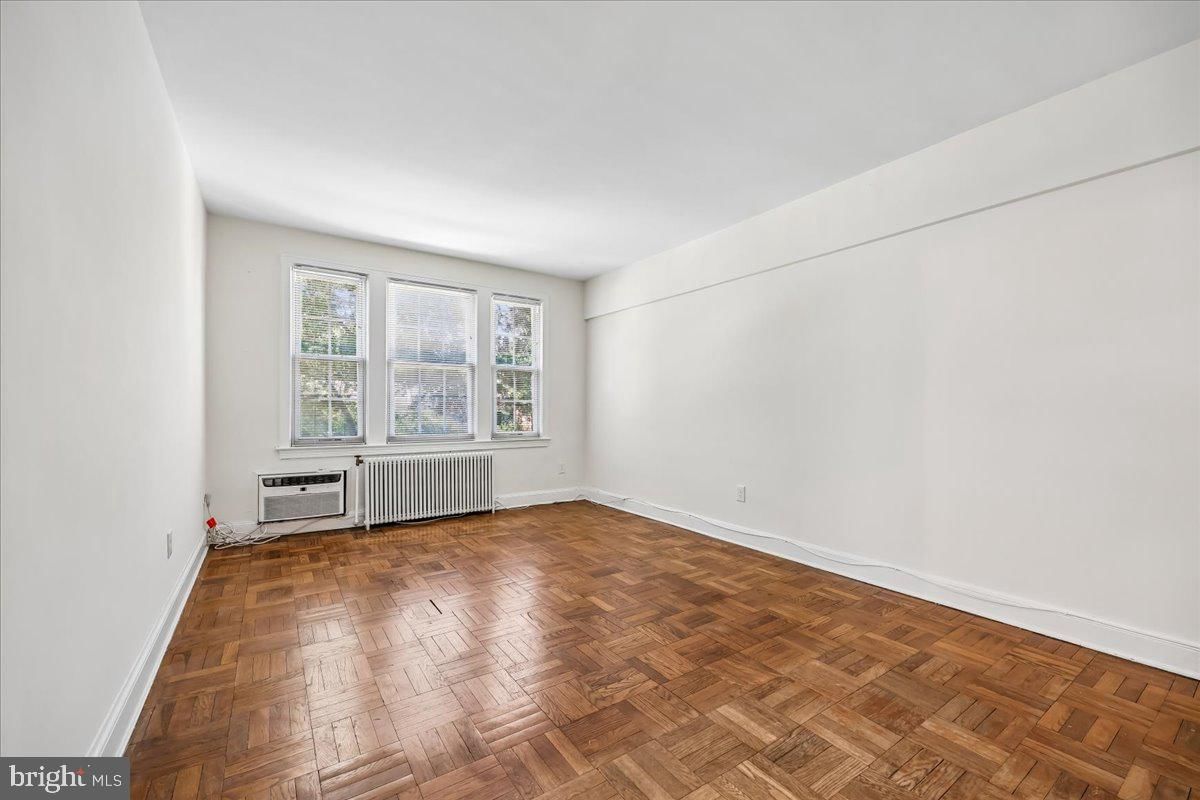 4481 MACARTHUR BOULEVARD NW #204 photograph