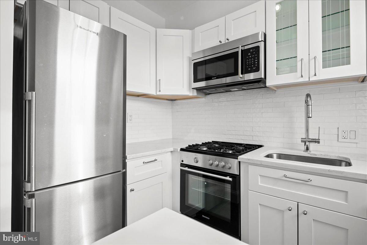 3100 WISCONSIN AVENUE NW #406 photograph