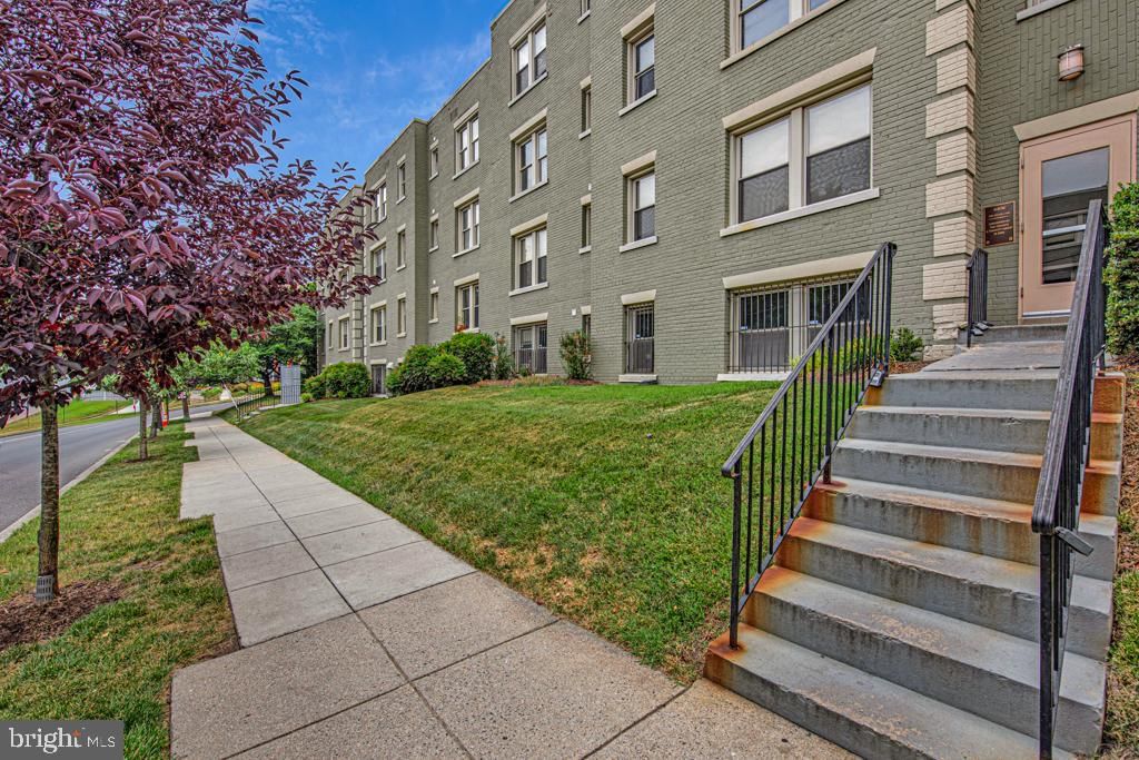 4408 1ST PLACE NE #33 photograph