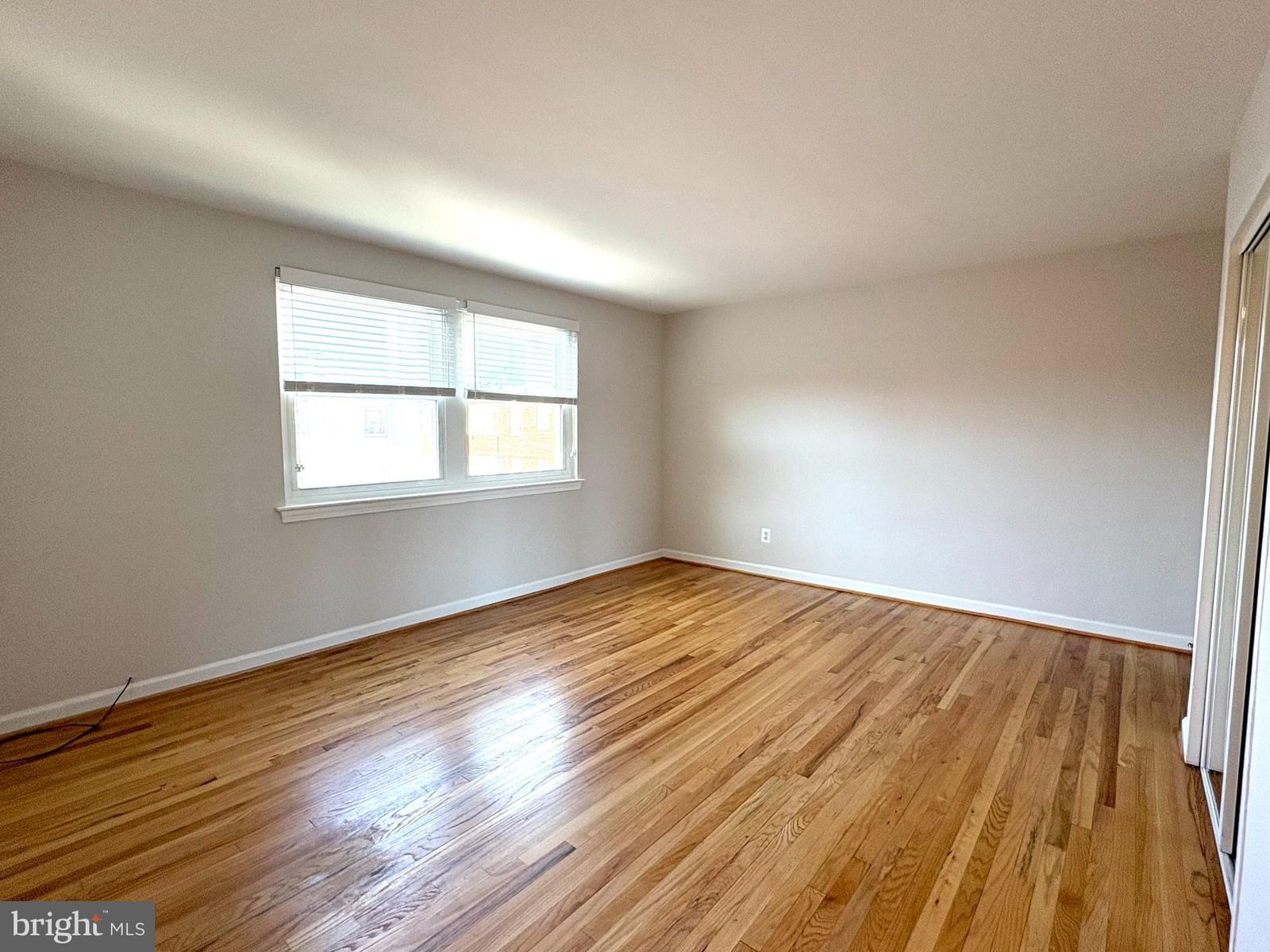 1627 MASSACHUSETTS AVENUE SE #302 photograph