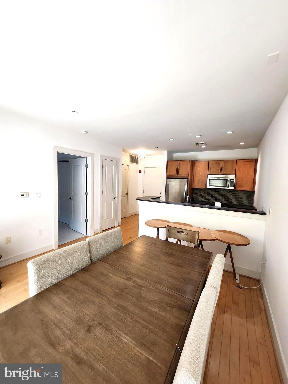 5201 WISCONSIN AVENUE NW #409 photograph