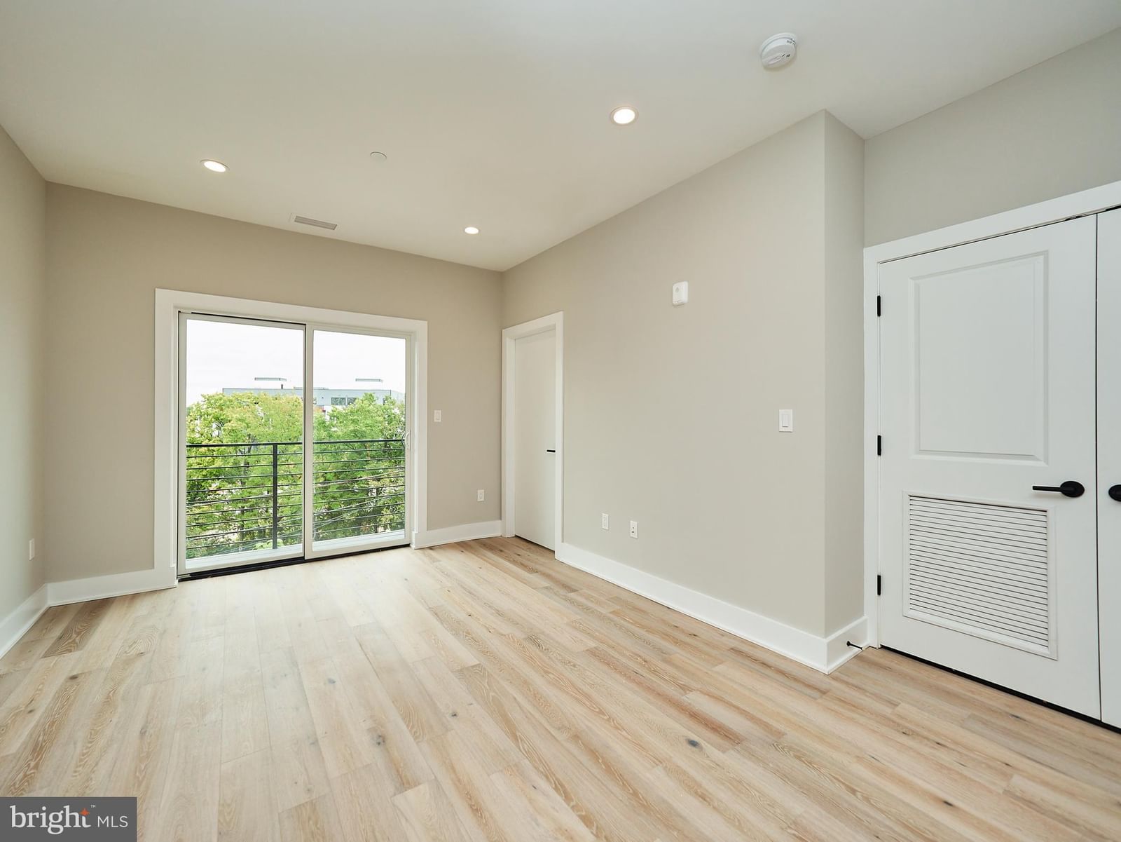 1016 17TH PLACE NE #203 photograph