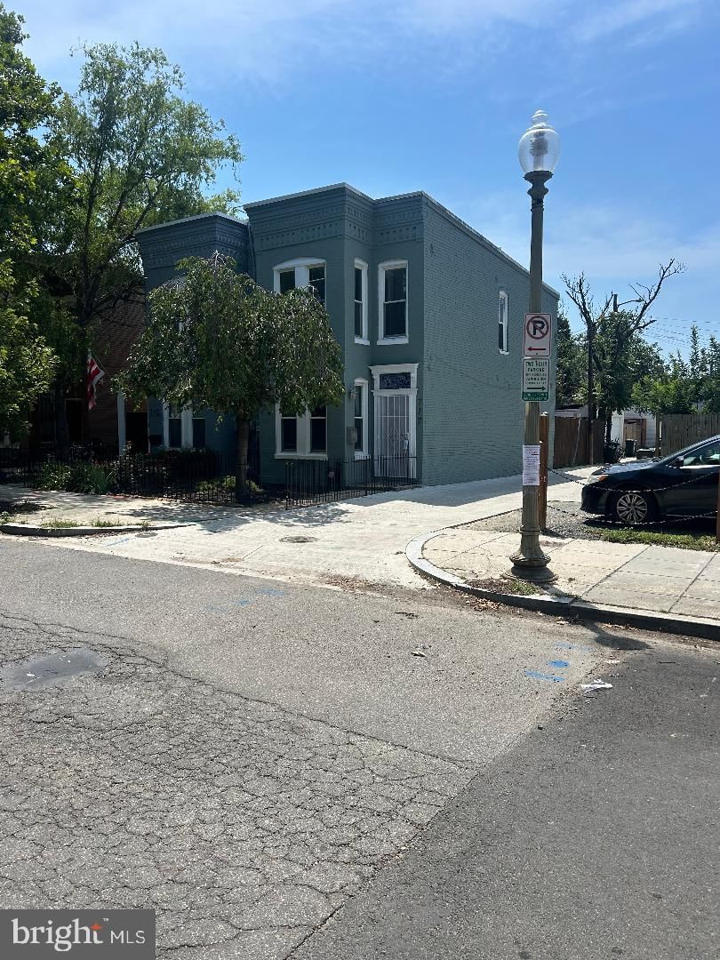 717 L ST NE, WASHINGTON 20002, DC