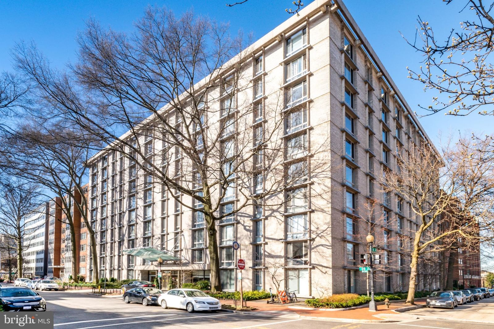 940 25TH STREET NW #107-S photograph